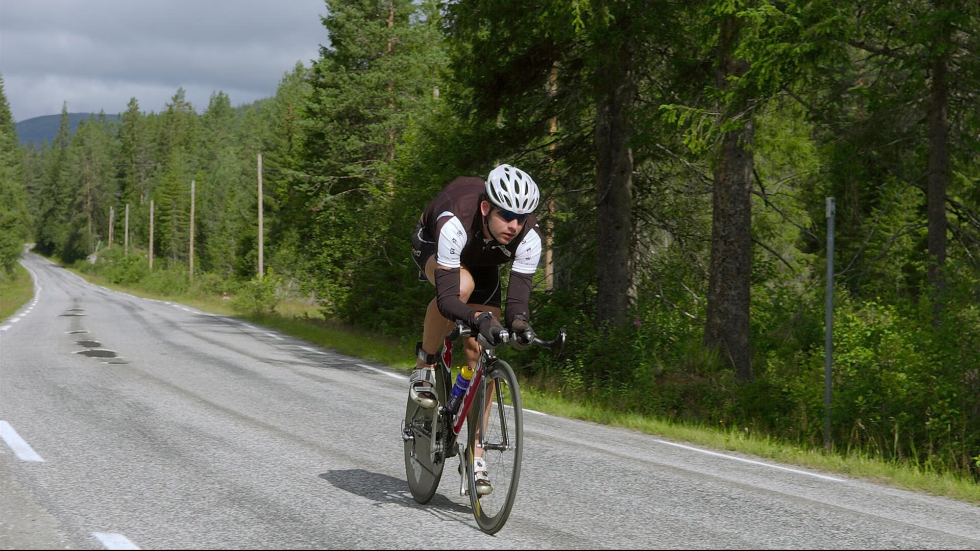 欧冠八强：巴黎主场被阿森纳绝平 枪手新核远射世界波引爆看台